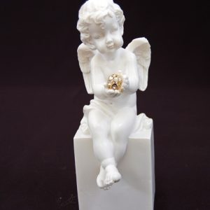Фигурка декоративная Lefard Ангел на кубе 390-118 18 см белая