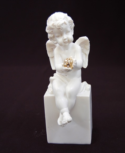Фигурка декоративная Lefard Ангел на кубе 390-118 18 см белая